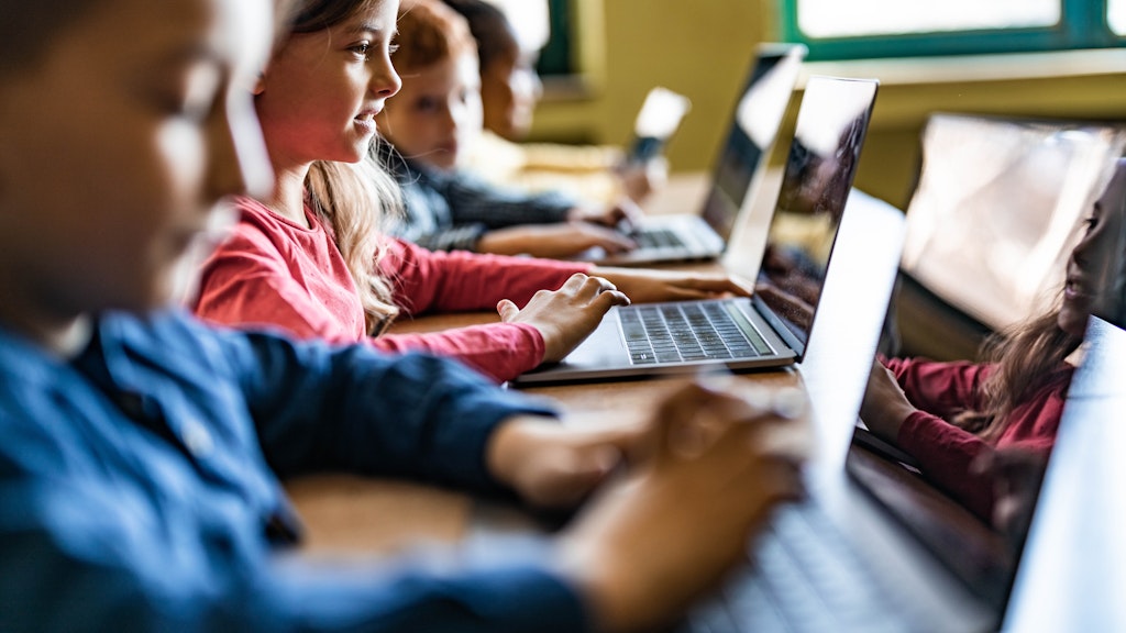 Stock Students on computers 2 1224309929